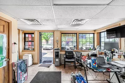 395 Maple St, Holyoke, MA 01040 - Photo 2