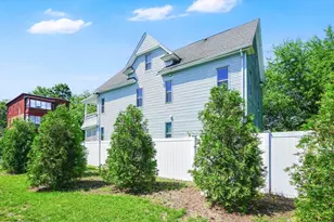 658 Union St, Springfield, MA 01109 - Photo 8