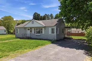 42 Woodway Dr, Shrewsbury, MA 01545 - Photo 2