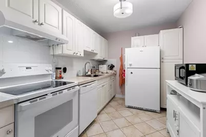 50 Longwood Ave #311, Brookline, MA 02446 - Photo 10