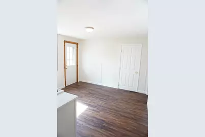 18 Sutherland St, Lowell, MA 01850 - Photo 6