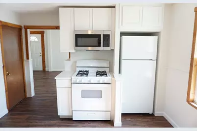 18 Sutherland St, Lowell, MA 01850 - Photo 8