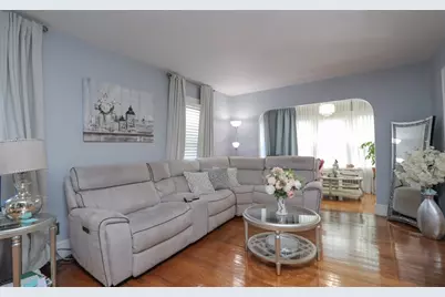 34 Preston St, Springfield, MA 01109 - Photo 6