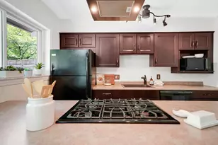148 Jamestown Dr, Springfield, MA 01108 - Photo 10