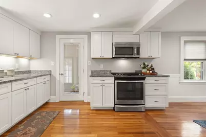 85 Mineral Street, Reading, MA 01867 - Photo 18