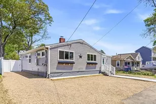 64 Rose Point Ave, Wareham, MA 02576 - Photo 4