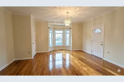 1084 Chestnut St #1, Newton, MA 02464 - Photo 2