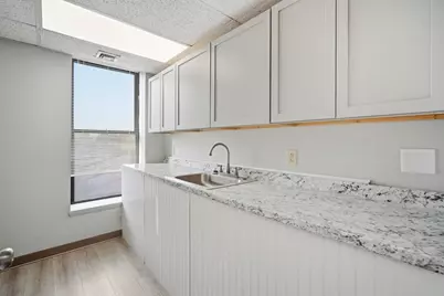 222 Carew St, Springfield, MA 01104 - Photo 8