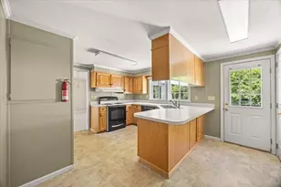 84 Trailwood Dr, Bridgewater, MA 02324 - Photo 6