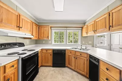 84 Trailwood Drive, Bridgewater, MA 02324 - Photo 4