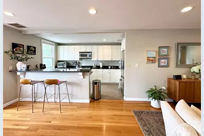 28 Monument St #2, Boston, MA 02129 - Photo 4
