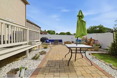 11 Elaine Cir, Springfield, MA 01109 - Photo 8