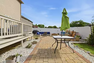 11 Elaine Cir, Springfield, MA 01109 - Photo 8