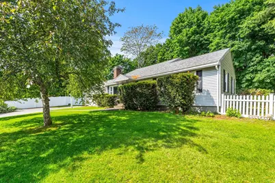 21 Guild St, Lowell, MA 01852 - Photo 4