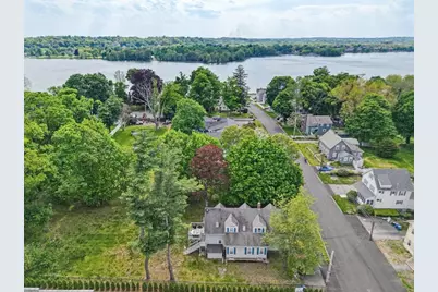 22 Sweetser St, Wakefield, MA 01880 - Photo 6