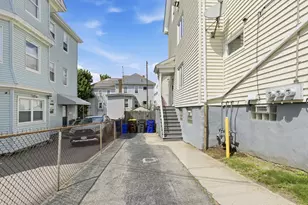 442 Hope St, Fall River, MA 02721 - Photo 4