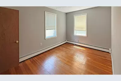 607 E 7th St, Boston, MA 02127 - Photo 8