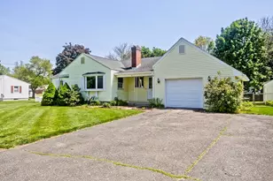 19 Somerset St, East Longmeadow, MA 01028 - Photo 2