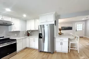 28 Arnold St, Quincy, MA 02169 - Photo 12