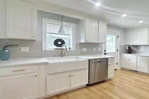 28 Arnold St, Quincy, MA 02169 - Photo 10