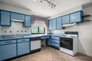 10 Ashland St, Worcester, MA 01609 - Photo 8