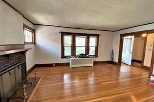 81 Newport St, Arlington, MA 02476 - Photo 2