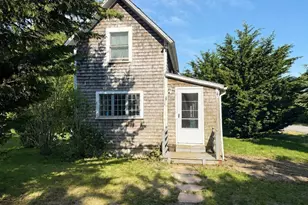 19 Perkins Ave, Oak Bluffs, MA 02557 - Photo 2