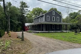 35 West St, Petersham, MA 01366 - Photo 1