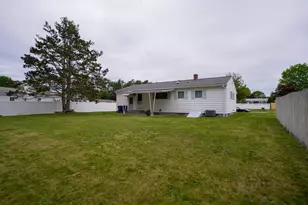 390 Upland St, New Bedford, MA 02745 - Photo 12