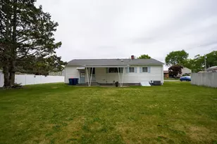 390 Upland St, New Bedford, MA 02745 - Photo 14