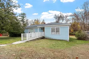 1064 Lakeview Ave, Dracut, MA 01826 - Photo 2