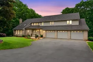 27 Lady Slipper Cir, Westfield, MA 01085 - Photo 2
