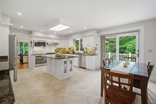 27 Lady Slipper Cir, Westfield, MA 01085 - Photo 8