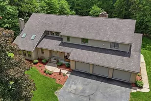 27 Lady Slipper Cir, Westfield, MA 01085 - Photo 2