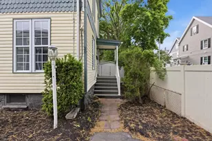 20 Hemenway Ct, Malden, MA 02148 - Photo 2