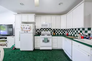 463 E 6th St, Boston, MA 02127 - Photo 8