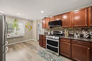 37 Jasper Ln, Randolph, MA 02368 - Photo 6