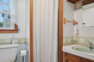 20 Athol St, Springfield, MA 01107 - Photo 22