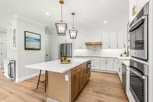 13 Whitman Cir, Bellingham, MA 02019 - Photo 2
