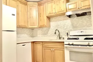 32 Juniper St, Brookline, MA 02445 - Photo 2