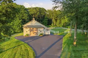 33 Labrie Ln, Holyoke, MA 01040 - Photo 4