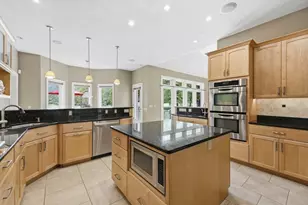 33 Labrie Ln, Holyoke, MA 01040 - Photo 12