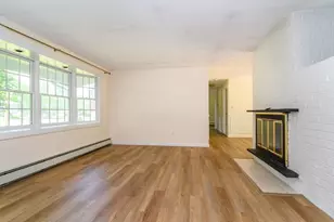 33 Eisenhower Rd, Framingham, MA 01701 - Photo 4