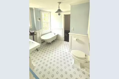 1015 Hortonville Rd, Swansea, MA 02777 - Photo 12