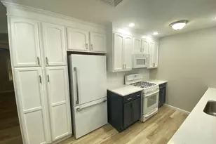 915 Bradley Rd, Springfield, MA 01109 - Photo 6