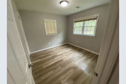 915 Bradley Road, Springfield, MA 01109 - Photo 18
