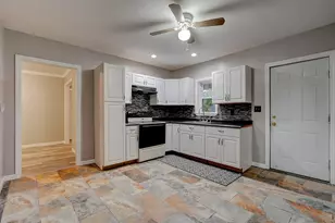 51 View St, Holyoke, MA 01040 - Photo 10