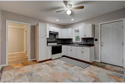 51 View St, Holyoke, MA 01040 - Photo 10