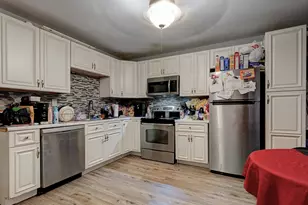 51 View St, Holyoke, MA 01040 - Photo 12