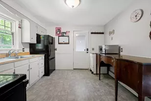 11 Bancroft St, West Boylston, MA 01583 - Photo 10